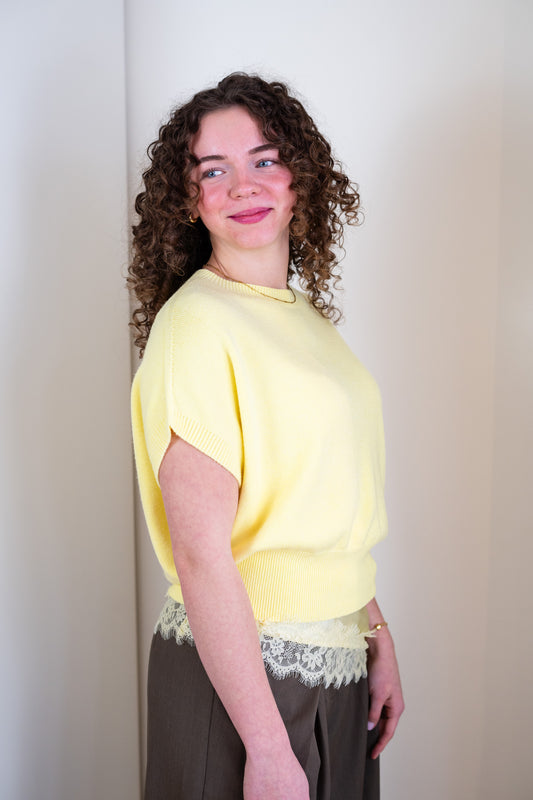 Butter yellow top