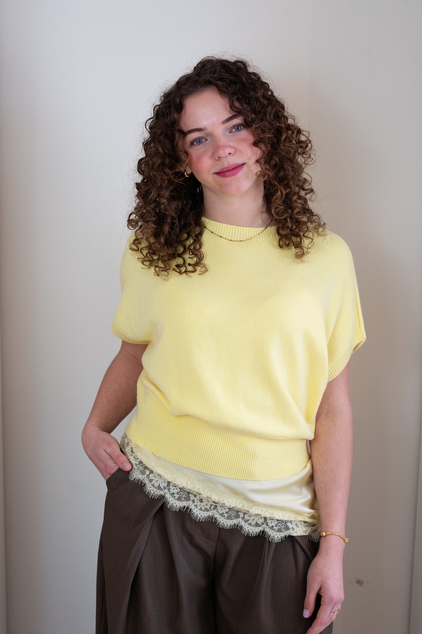 Butter yellow top